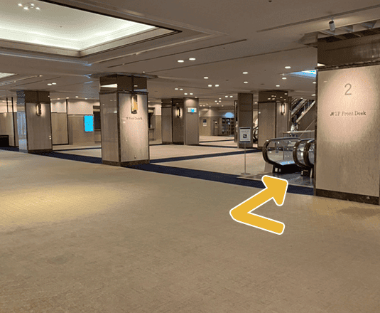 エスカレーター付近